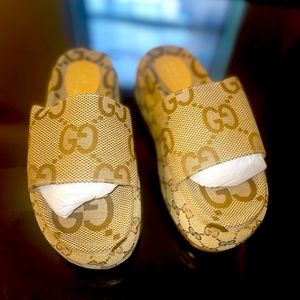 GG tan platform slides